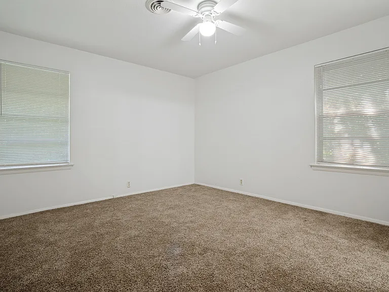 3110 Heather Ln — Photo 4