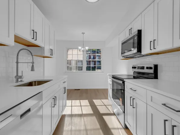 4 Summit Green Ct, Cockeysville, MD 21030