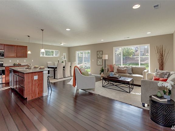 3rd image of 2942 38th Ave NE