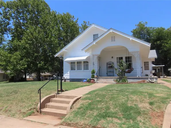1228 W Florida Ave, Chickasha, OK 73018