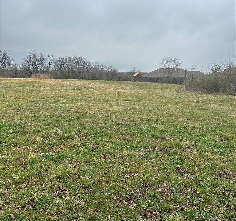 2nd image of 1301 W Morris Ave