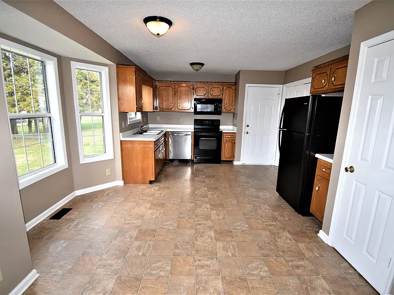 1305 Hand Dr — Photo 4