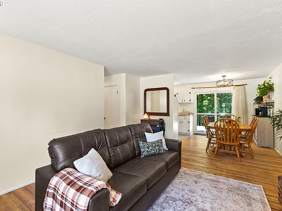 5th image of 203 Eluria St