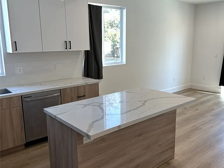 14247 Sylvan St #C — Photo 3