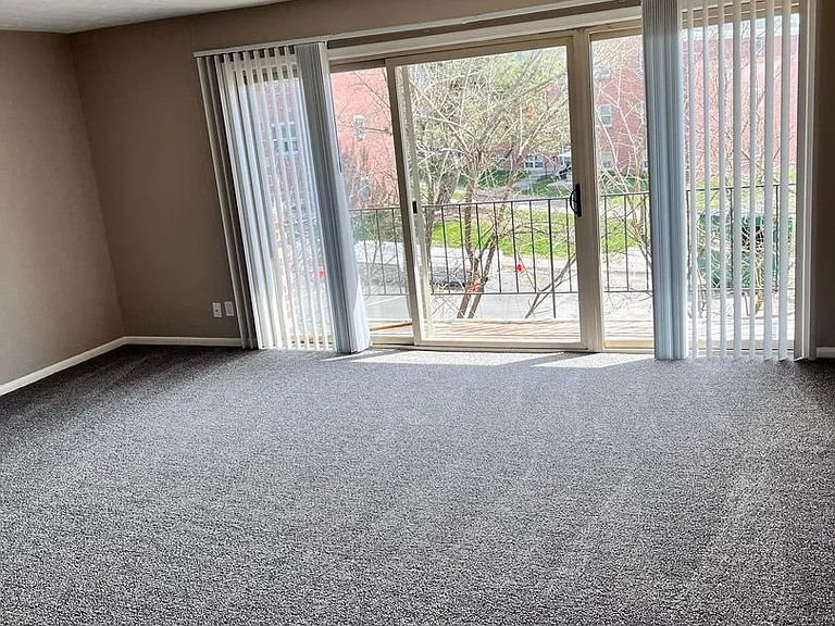 Bristol Square Apartments — Photo 131