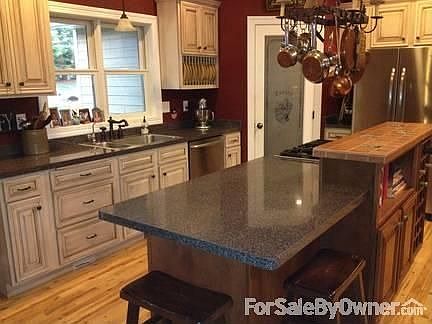 Gormet kitchen
						:
						Stainless appliances, Walk in pantry, Gas Jen Air cooktop w/ grill, wine rack