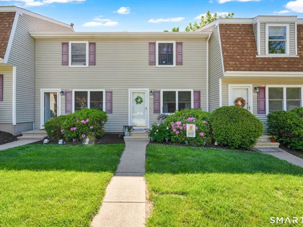 221 Brentwood Drive #221, Wallingford, CT 06492