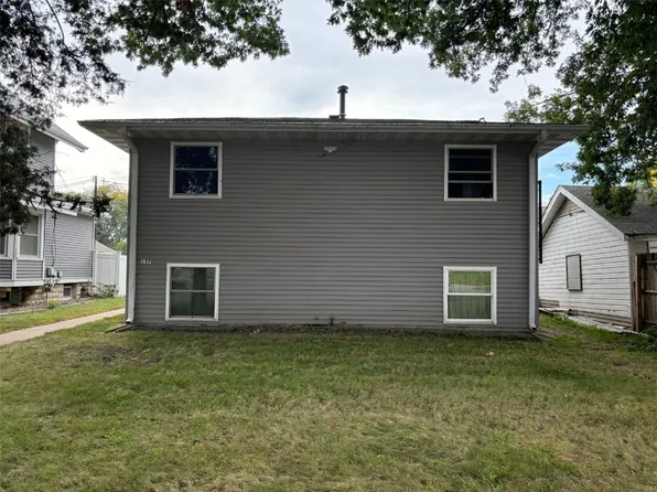 157 13th Ave SW, Cedar Rapids, IA 52404