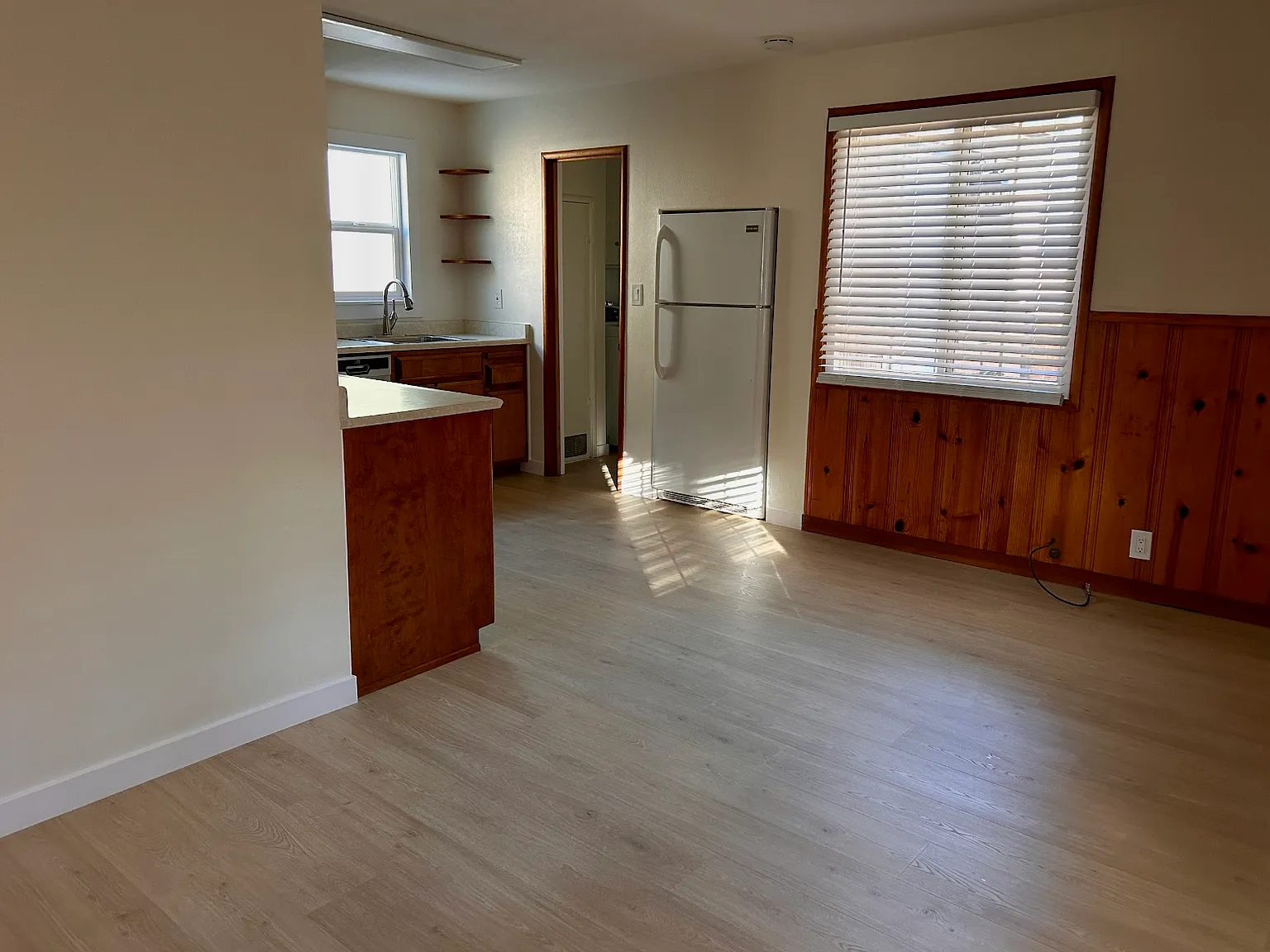 933 Brockway Ave — Photo 1