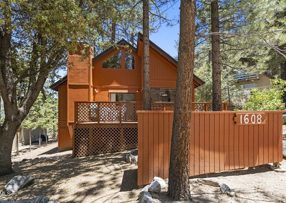 1600 Bernina Dr, Pine Mountain Club, CA 93222