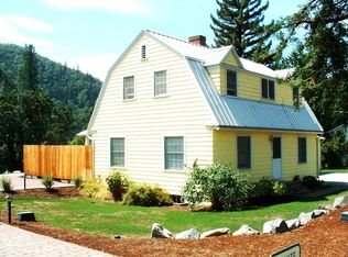960 2nd Ave, Gold Hill, OR 97525