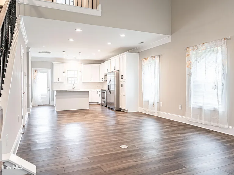 315 Mashie Ct — Photo 8