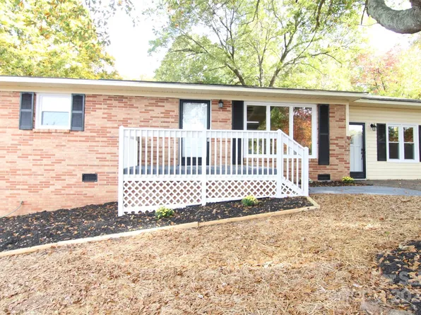 114 Forestway Dr, Mount Holly, NC 28120