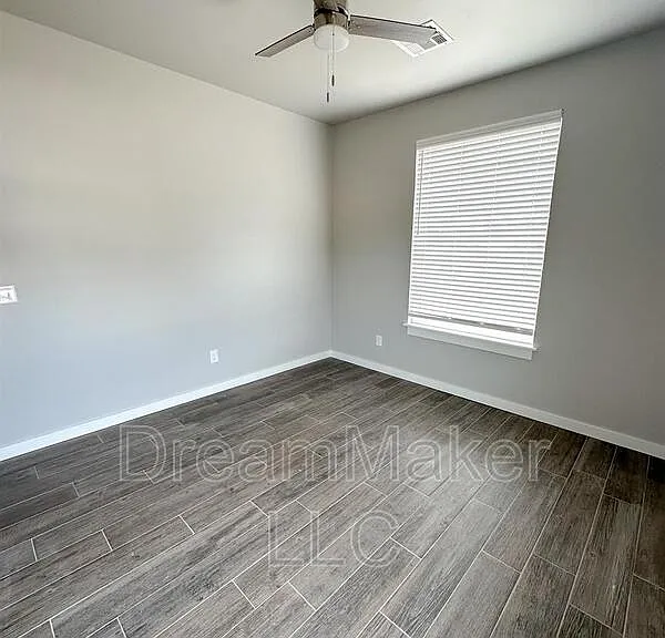 5329 E Maple Rd — Photo 9