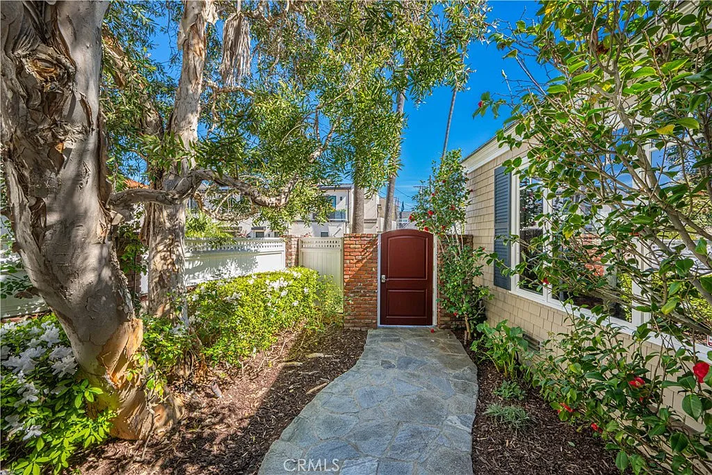 3 bed, 2980 sqft, $13,500 — Photo 2
