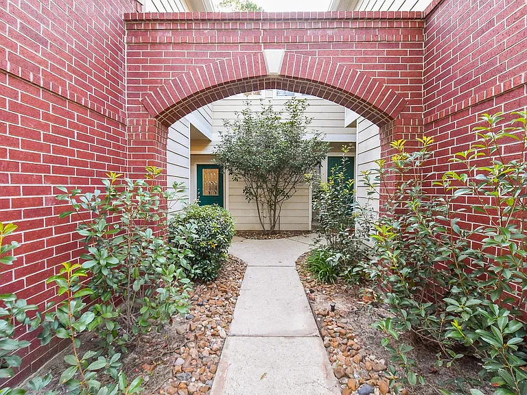 134 N Magnolia Pond Pl — Photo 5