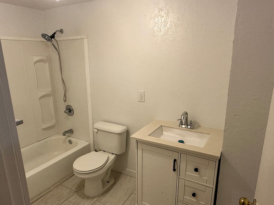 1st image of 1600 Curtis Ave APT 4