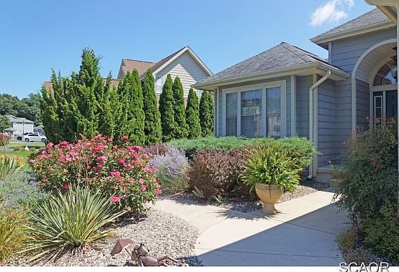 2nd image of 274 Lakeside Dr