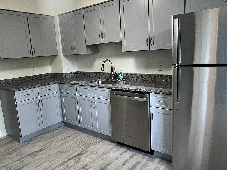 Shaker Heights Apartments — Photo 21
