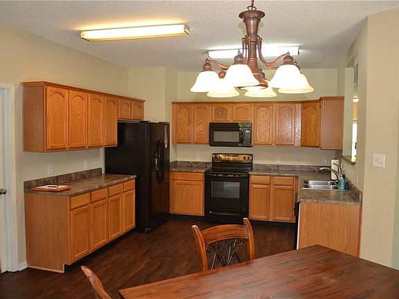 2nd image of 355 Parkview Dr