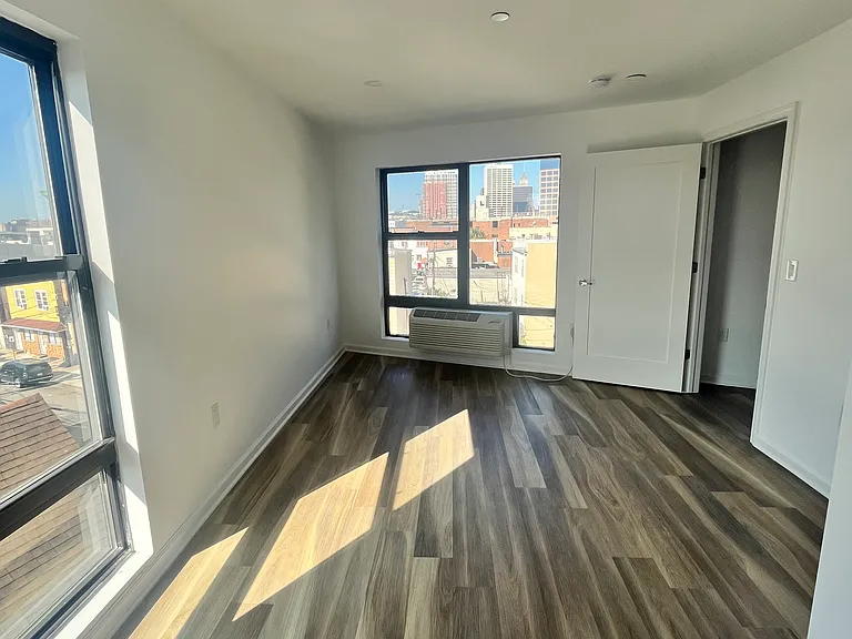 504 Market St #4A — Photo 3
