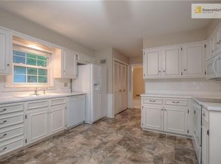 10613 W 101st Ter, Overland Park, KS 66214