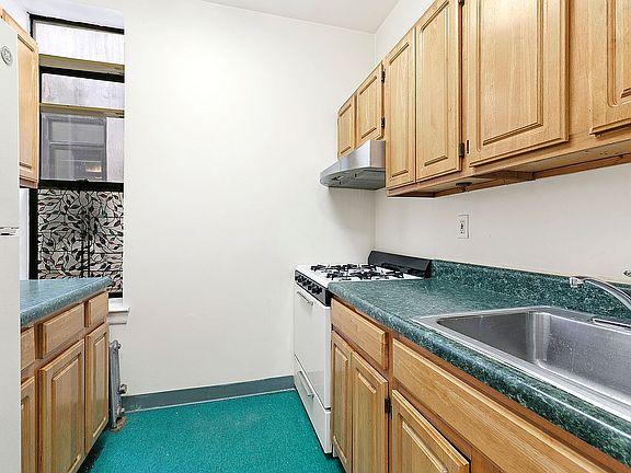 5th image of 11 Saint Nicholas Ave APT 5B