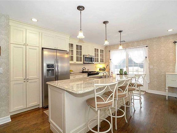4th image of 110 Fawn Ln E