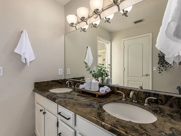 6424 E Menlo St — Photo 18