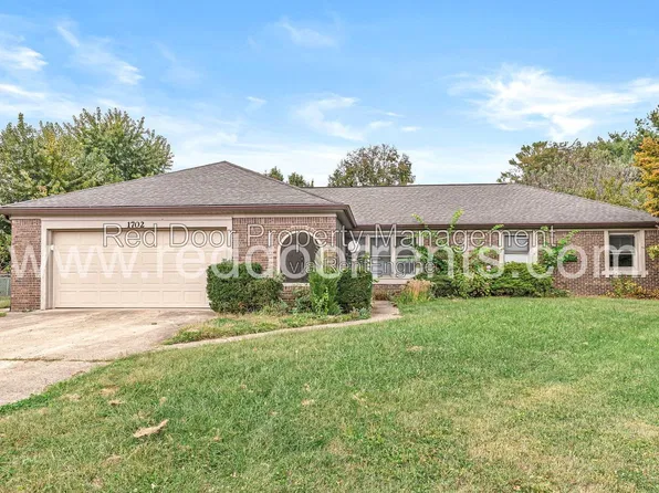 1702 Sycamore Dr, Plainfield, IN 46168