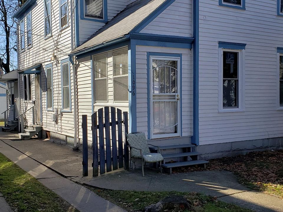 FRONT / DRIVEWAY