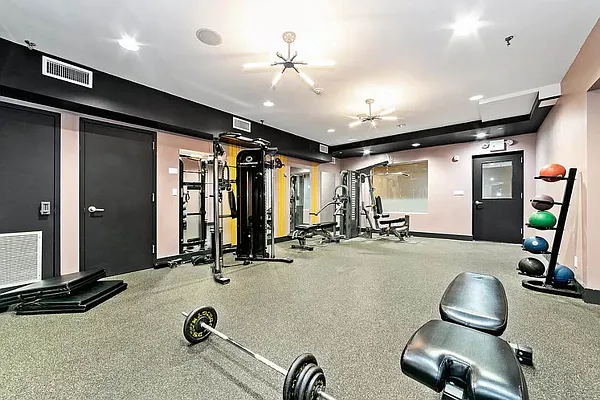 Rented by Tapiro Realty | media 18