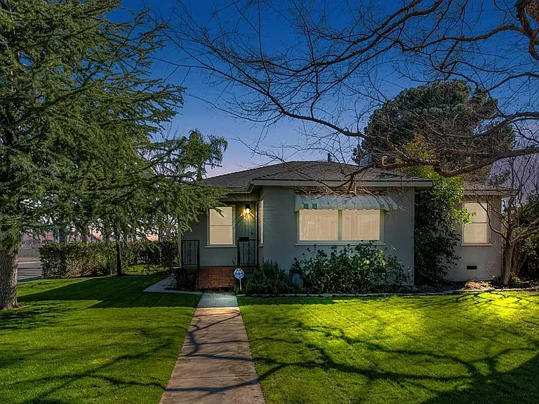 2930 Cedar St — Photo 1