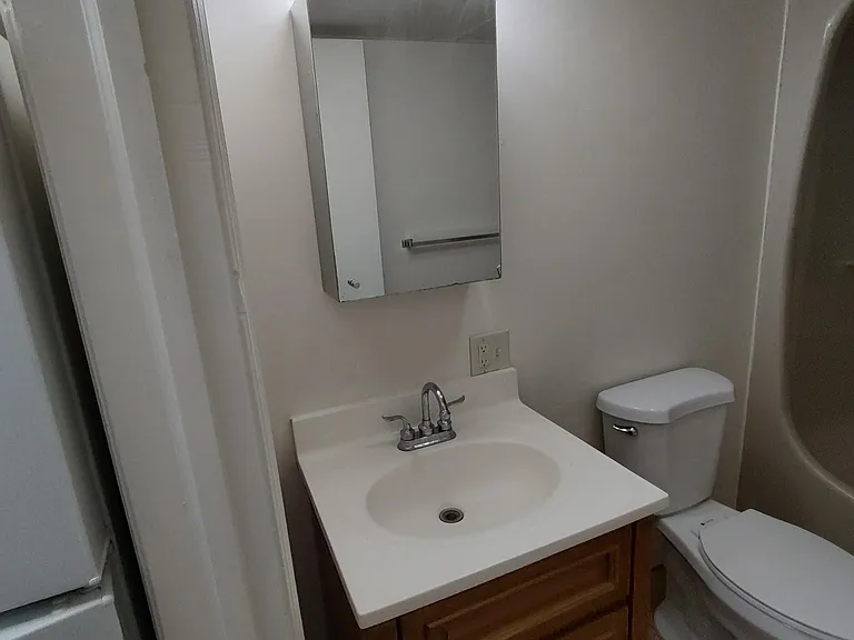 34 Railroad St #6 — Photo 4