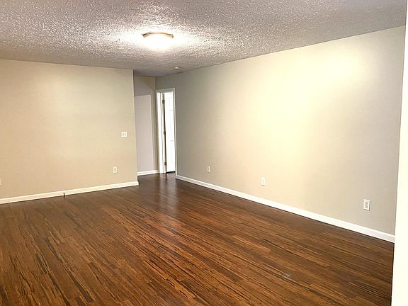 4th image of 325 Cawood Ct