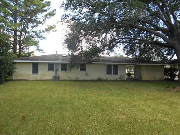 3rd image of 1431 Holly Dr