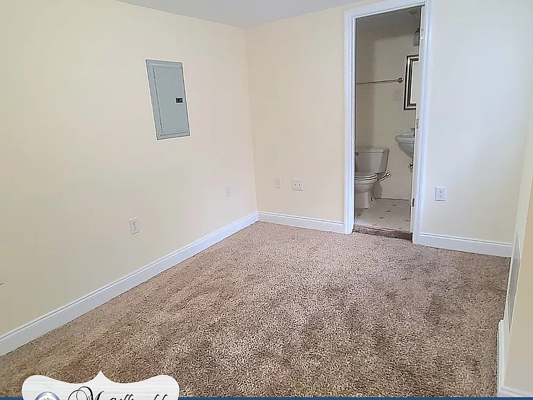 940 Hickman Rd #B — Photo 8
