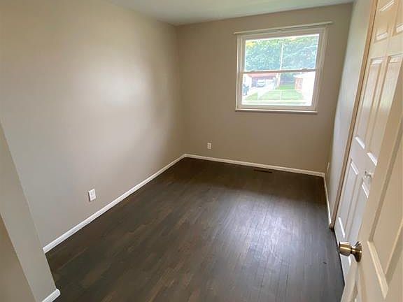 5th image of 34129 Wilke Dr