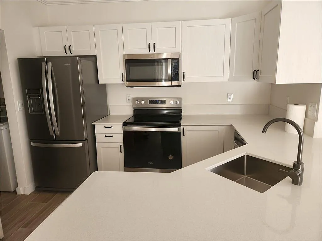 Building Photo - 4508 SW 160th Ave #719