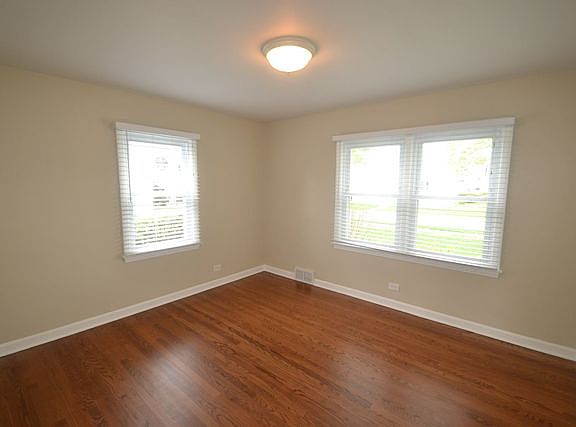 5th image of 180 S Oakland Grv