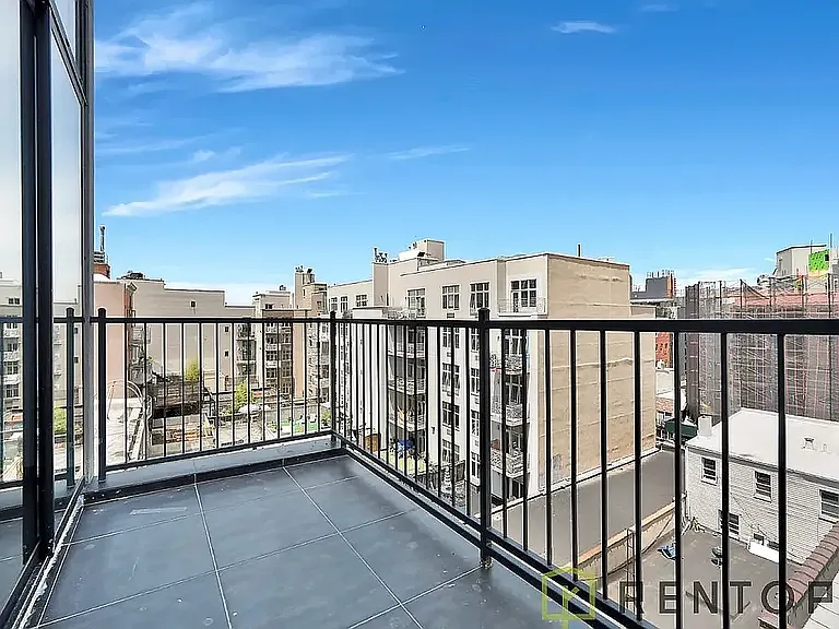 475 Grand St #3C — Photo 4