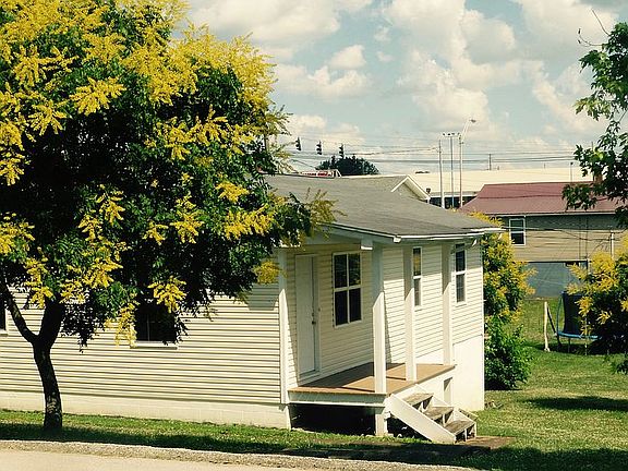 4th image of 593 Circle Dr