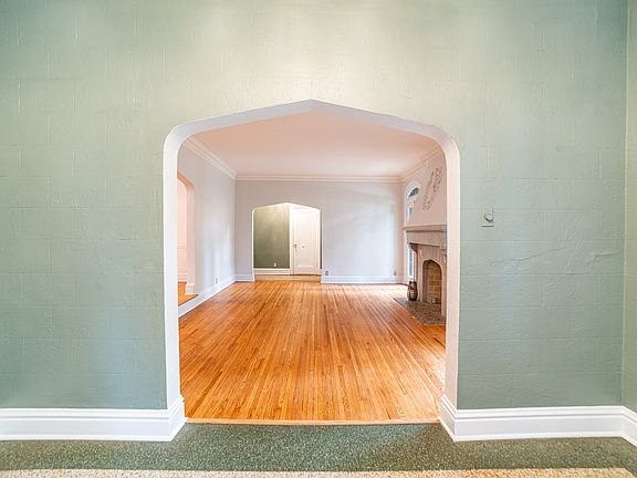 5th image of 7386 Kingsbury Boulevard # First Floor