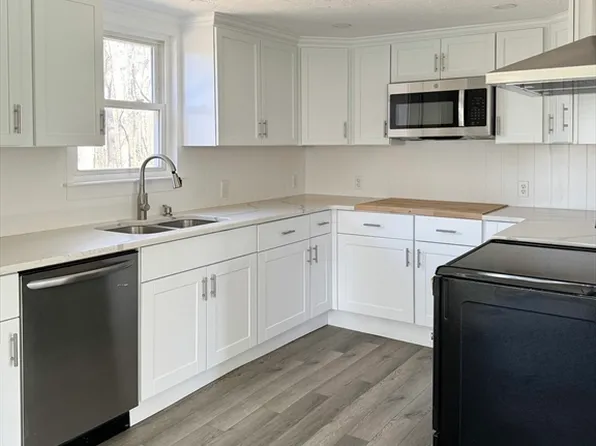 15 Wood Path, Ashburnham, MA 01430