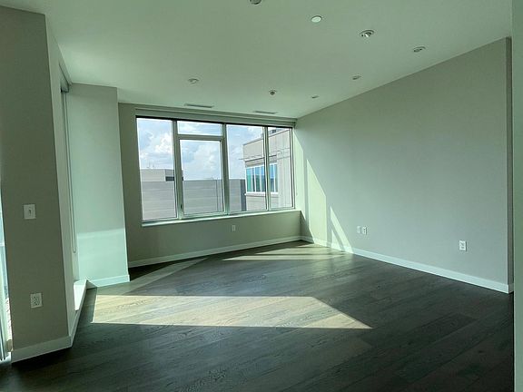 4th image of 551 S Emerson St #912
