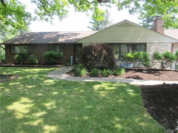 1440 Oakwood Dr, Bethlehem, PA 18017