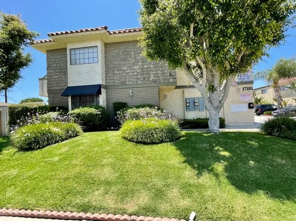 17181 Elm Ln #6B, Huntington Beach, CA 92647