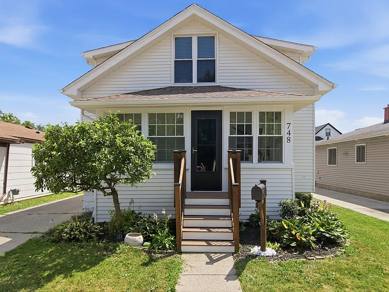 748 Ruffner Ave — Photo 1