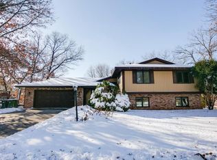 1172 Amble Dr, Arden Hills, MN 55112