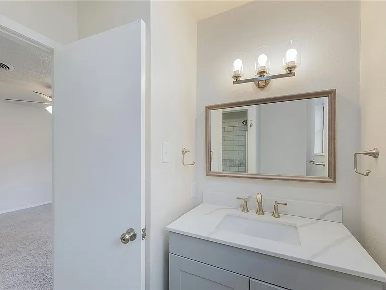 419 N Doak St — Photo 21